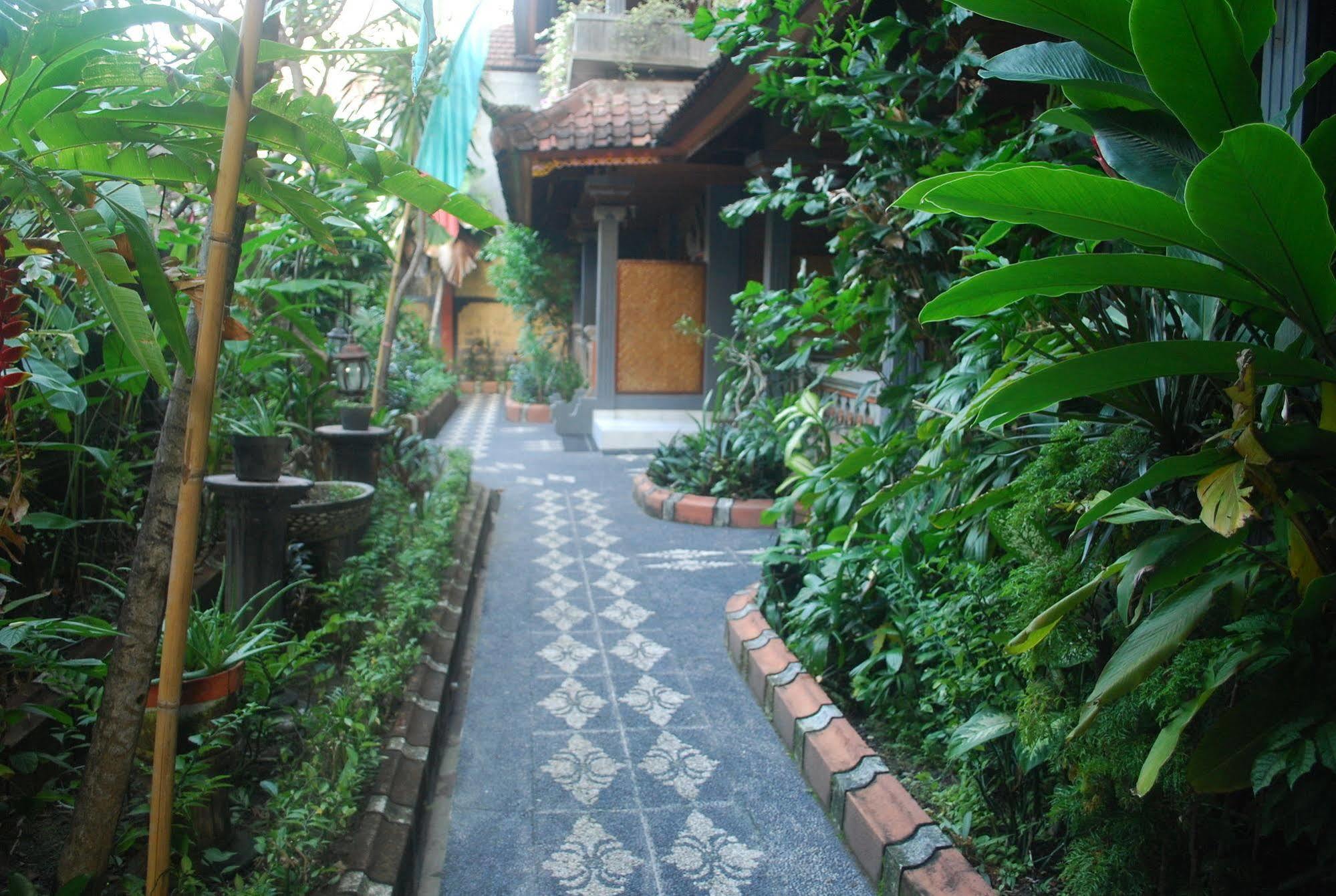 Hotel Sorga Cottages Кута Экстерьер фото